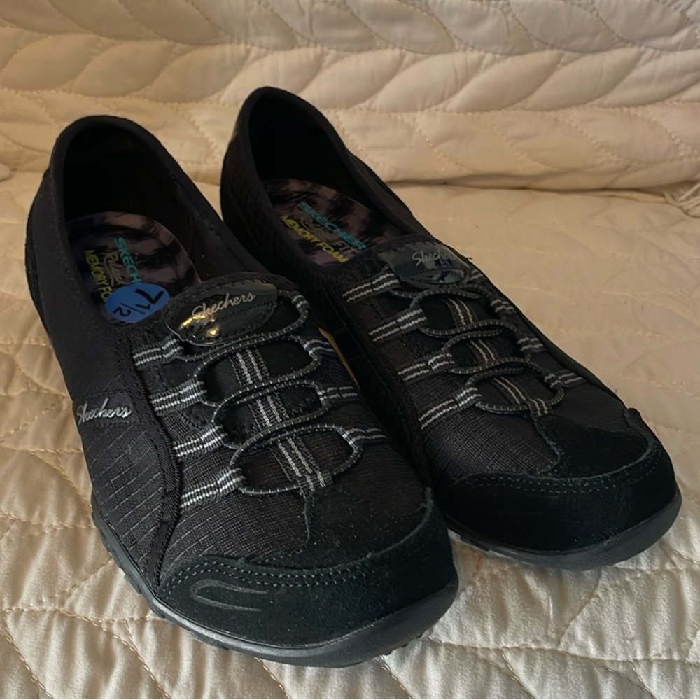 *BNWOT* Skechers Relaxed Fit Women’s Shoes